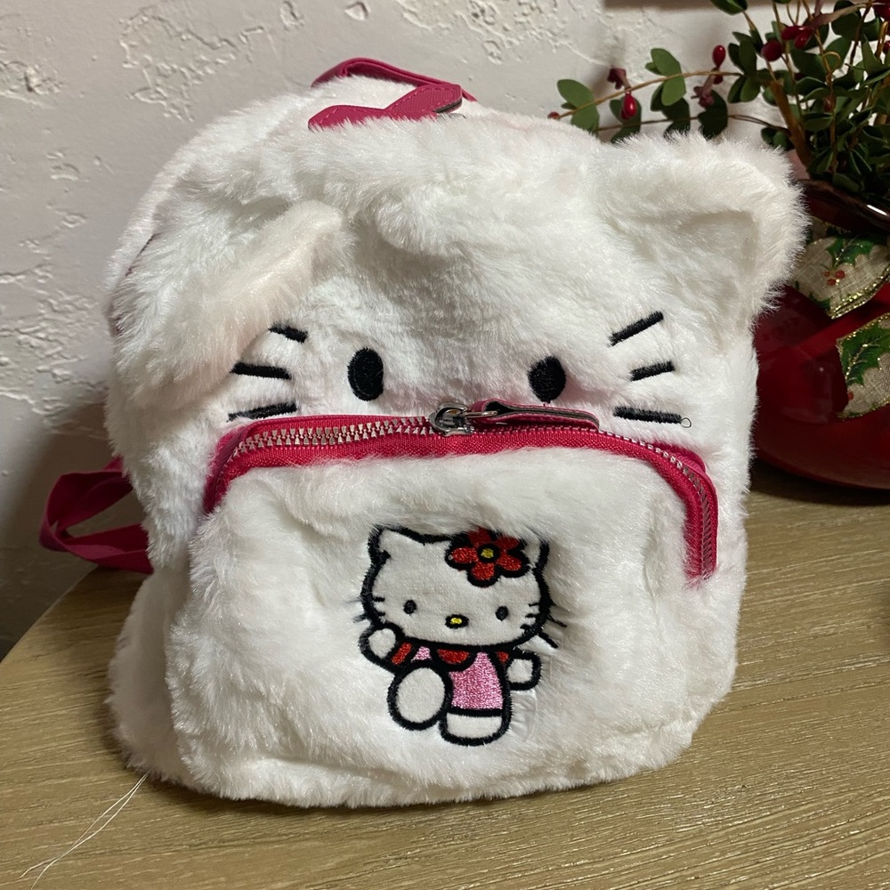 Hello Kitty faux white back pack